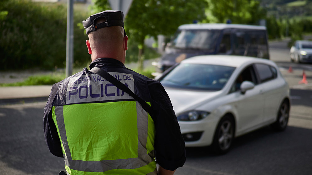 La Policía Nacional continúa realizando controles de movilidad en Pamplona, Navarra, España, a 8 de mayo de 2020.

La Policía Nacional continúa realizando controles de movilidad en Pamplona, Navarra, España, a 8 de mayo de 2020.


8/5/2020