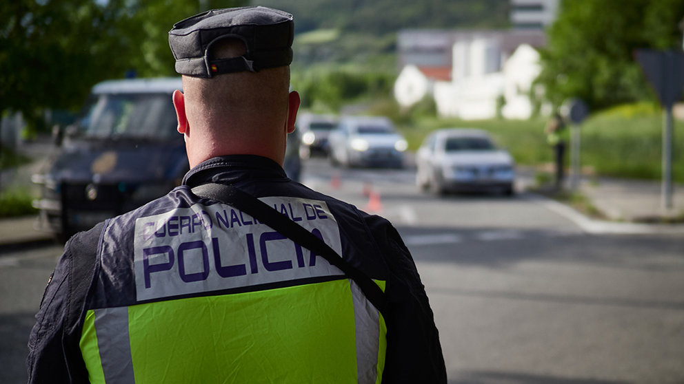 La Policía Nacional continúa realizando controles de movilidad en Pamplona, Navarra, España, a 8 de mayo de 2020.

La Policía Nacional continúa realizando controles de movilidad en Pamplona, Navarra, España, a 8 de mayo de 2020.


8/5/2020