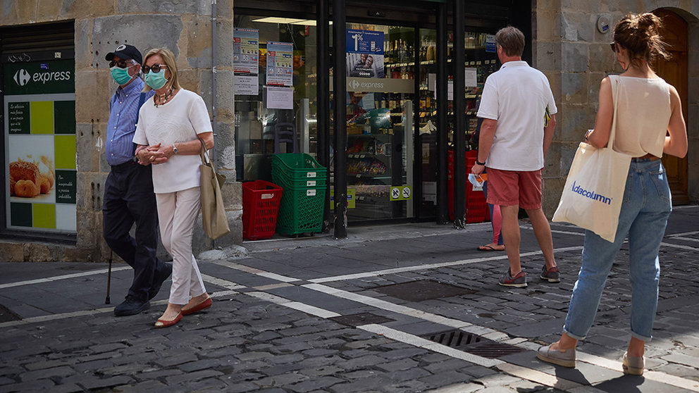 Varias personas guardan turno en la puerta de un supermercado durante el primer fin de semana de fase 2 en la desescalada de la pandemia por coronavirus COVID19. En Pamplona, Navarra, España, a 31 de mayo de 2020.

Varias personas guardan turno en la puerta de un supermercado durante el primer fin de semana de fase 2 en la desescalada de la pandemia por coronavirus COVID19. En Pamplona, Navarra, España, a 31 de mayo de 2020.


31/5/2020