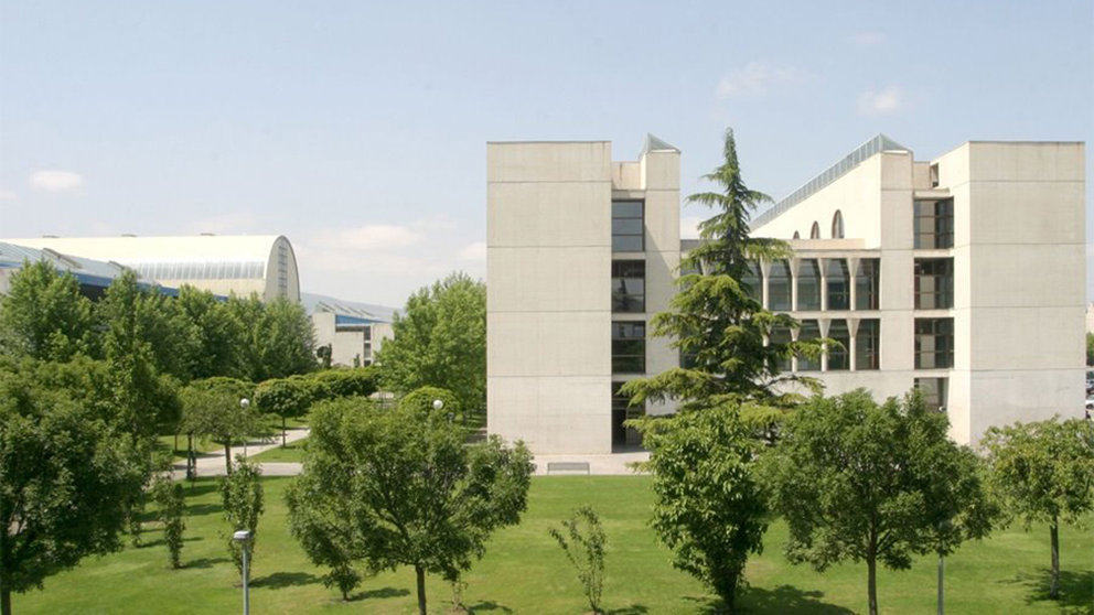 Edificios y zona verde del campus de la Upna en Pamplona. Archivo.