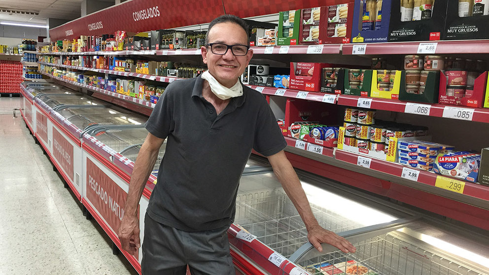 Alfonso Rojas en el interior del supermercado que dirige en la calle Abejeras de Pamplona. Navarra.com