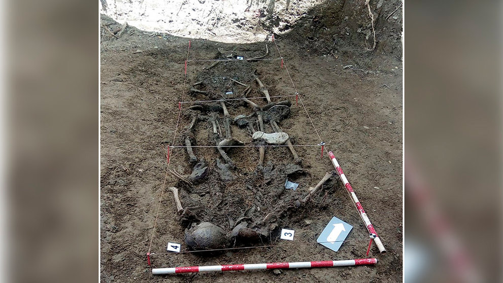 Imagen de la exhumación en Larrasoaña