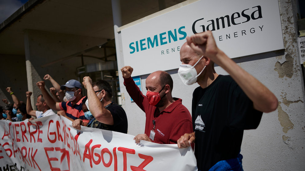 Rueda de prensa del comité de empresa la planta de Siemens Gamesa por el cierre de la fábrica de Aoiz. PABLO LASAOSA