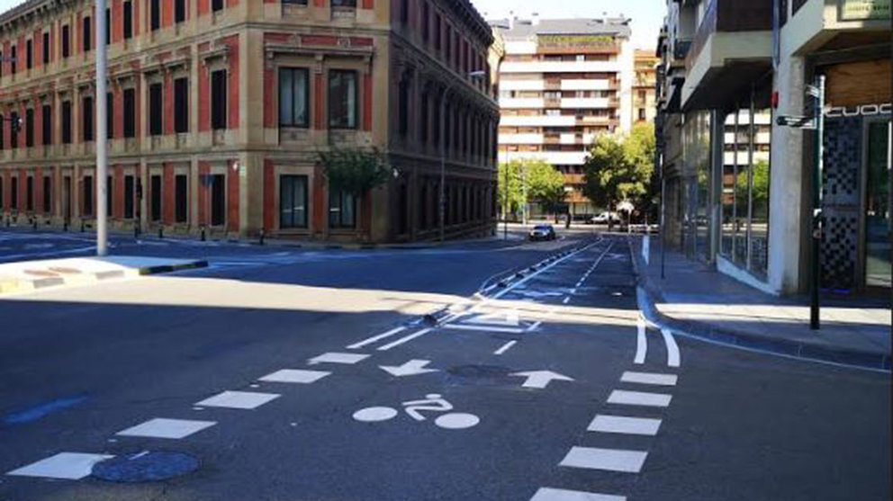 El nuevo carril bici que recorre el centro de Pamplona. AYUNTAMIENTO DE PAMPLONA