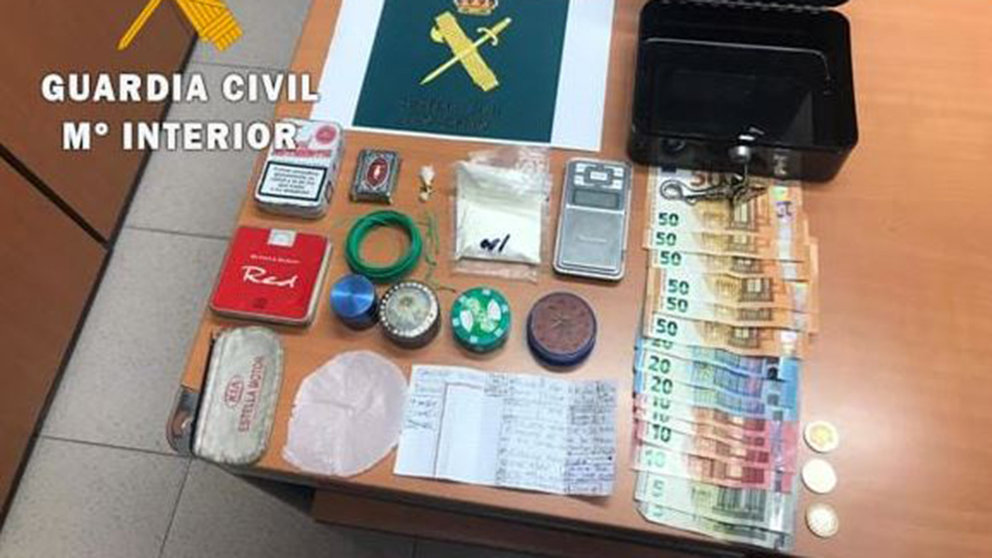 Material intervenido a un detenido en Azagra por tráfico de drogas GUARDIA CIVIL
