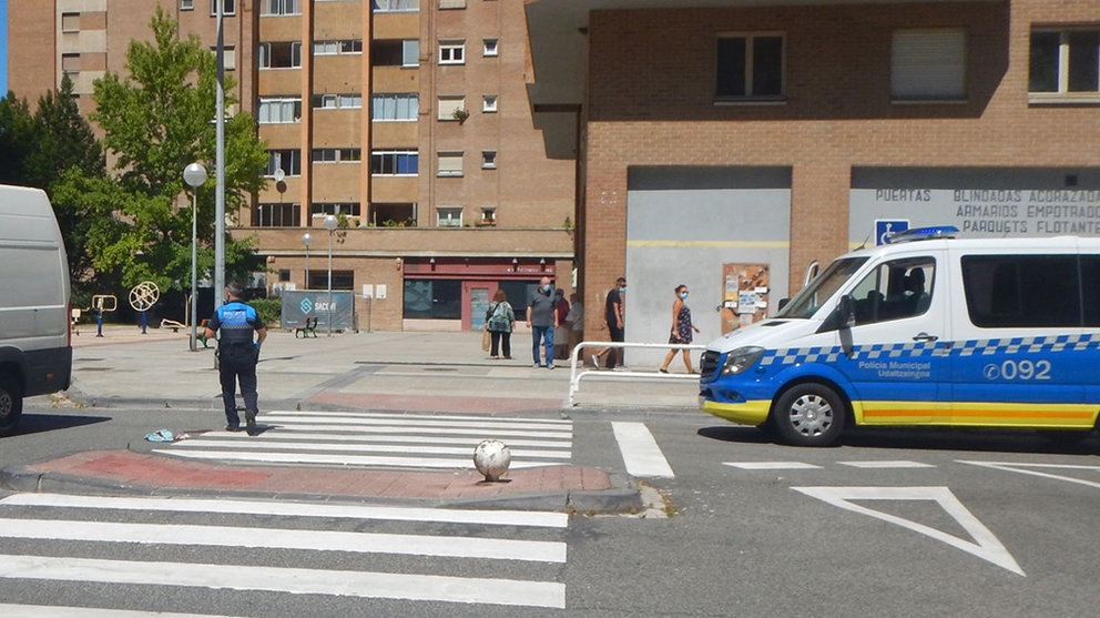 Lugar de la calle Luis Morondo de Pamplona en la que han sido atropelladas dos mujeres. POLICÍA MUNICIPAL DE PAMPLONA