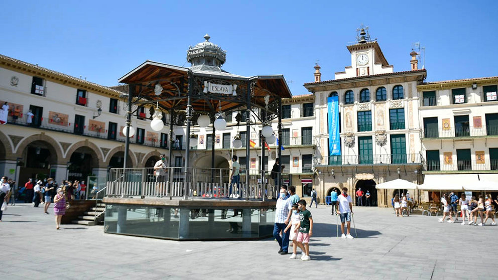 La plaza de los Fueros de Tudela, a las 12 en punto de la mañana del 24 de julio de 2020.