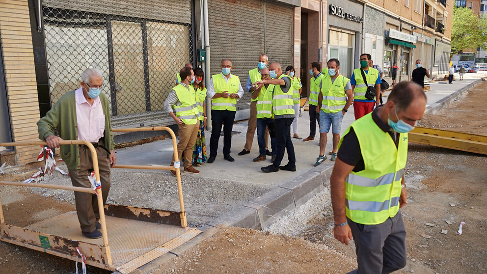 La comisión de urbanismo del Ayuntamiento de Pamplona visita las obras de reurbanización de la Chantrea. PABLO LASAOSA