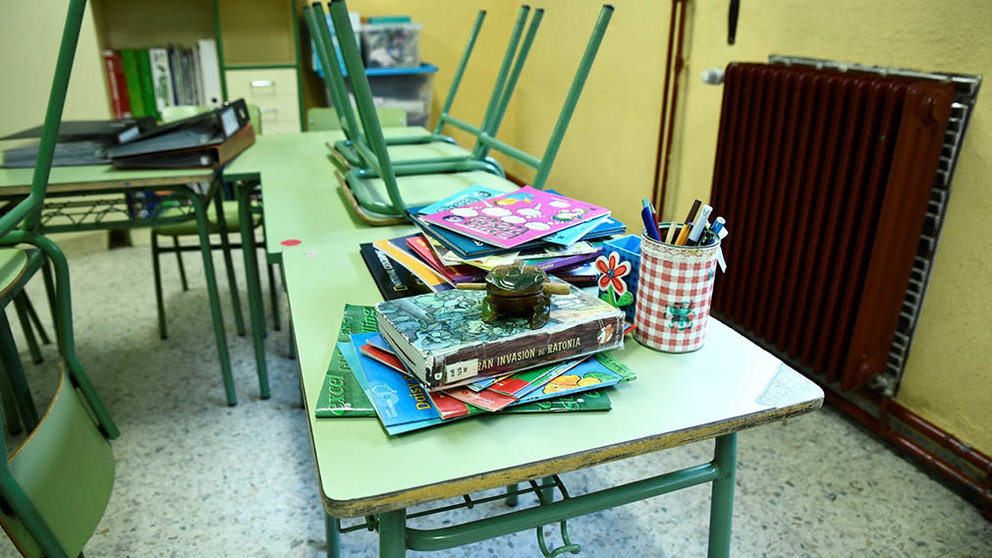 Material escolar y libros en un aula del Colegio de Educación Infantil y Primaria- Archivo