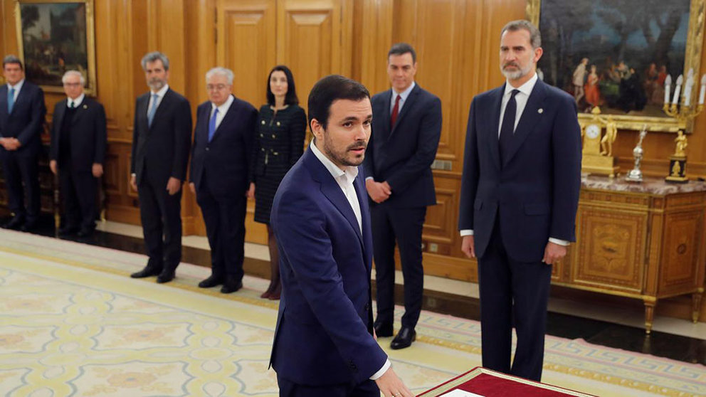Alberto Garzón toma posesión como nuevo ministro en el Gobierno de Pedro Sánchez y jura lealtad al Rey. ARCHIVO