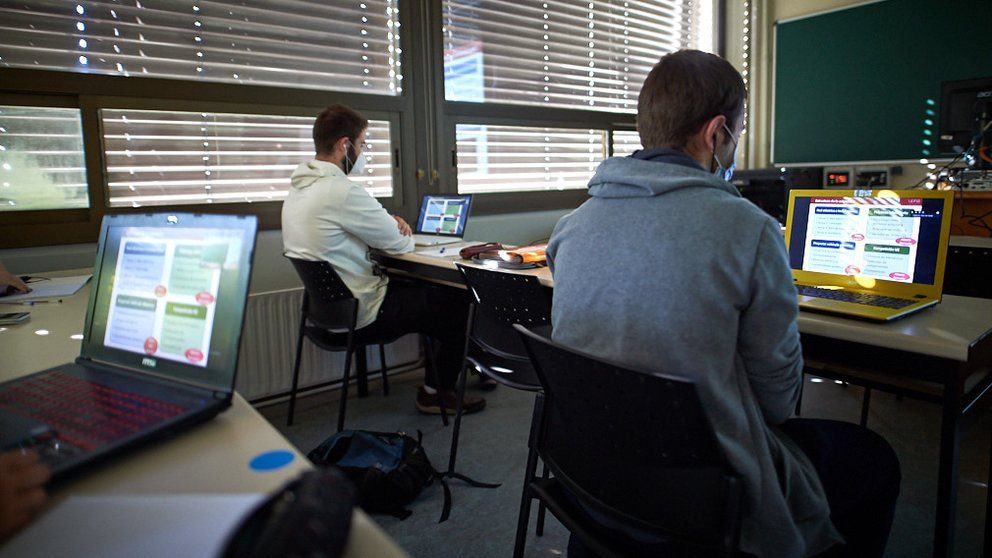 La Universidad Pública de Navarra muestra a los medios de comunicación el funcionamiento de las aulas híbridas que ha habilitado para garantizar la docencia presencial. MIGUEL OSÉS