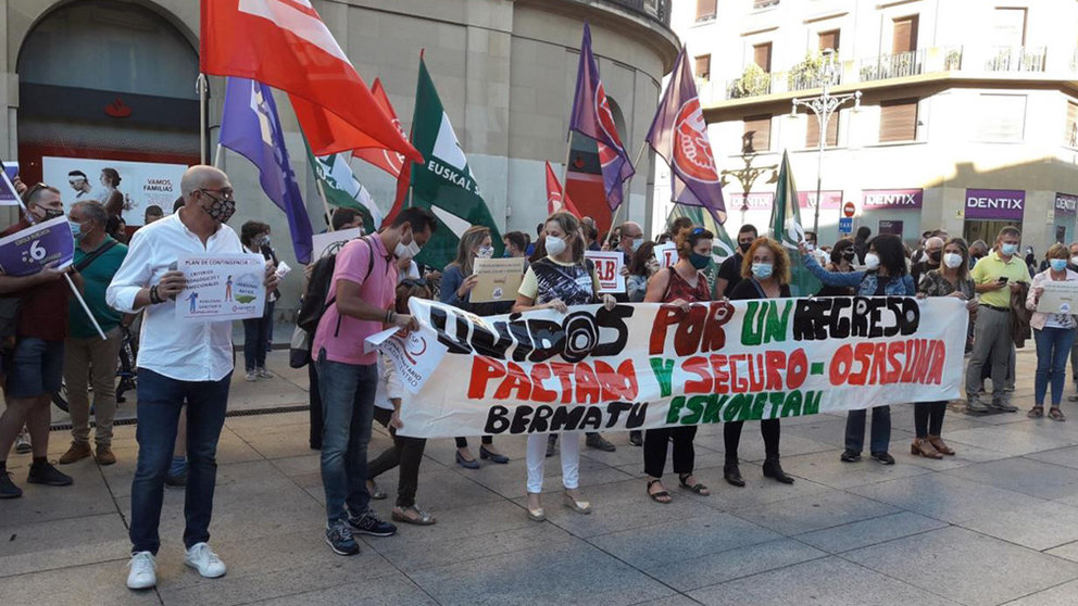 Concentración de sindicatos y colectivos de educación en Pamplona para pedir un plan integral para la vuelta al colegio EUROPA PRESS