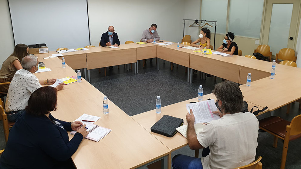 El consejero de Educación del Gobierno de Navarra, Carlos Gimeno, reunido con apymas para abordar el inicio de curso. - GOBIERNO DE NAVARRA