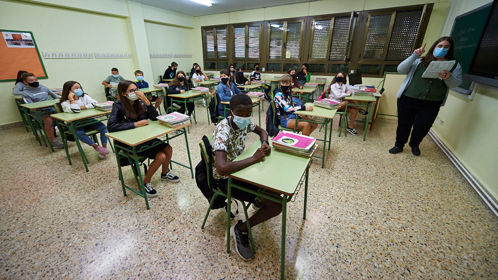 Estudiantes en el aula de un centro escolar durante la vuelta al cole tras la crisis del COVID-19. PABLO LASAOSA