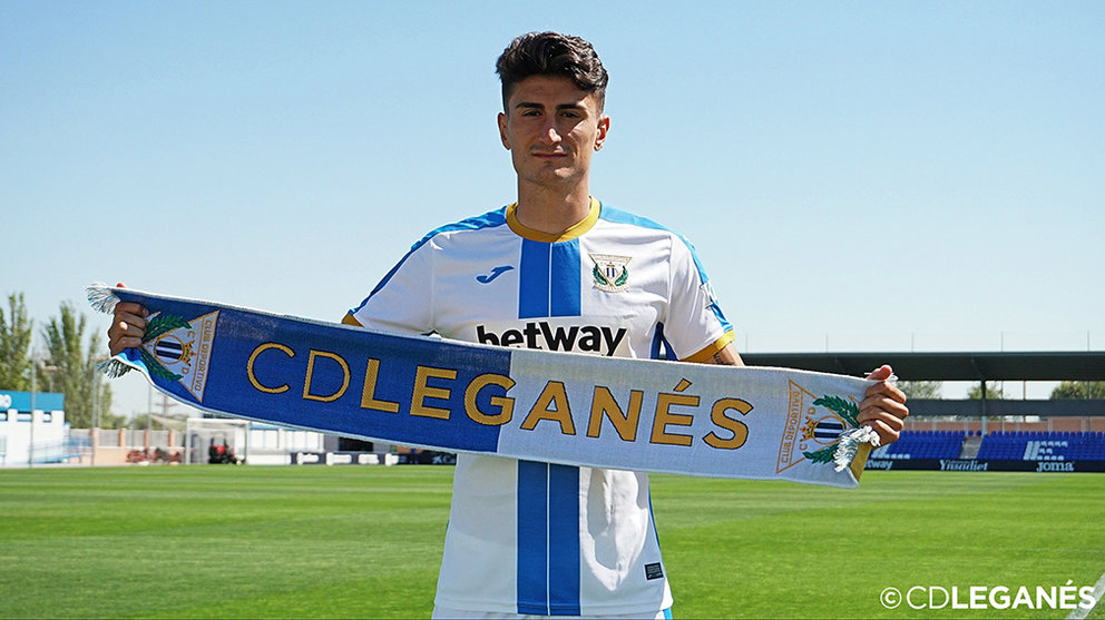 Luis Perea con la camiseta del Leganés en Butarque. @CDLeganés.