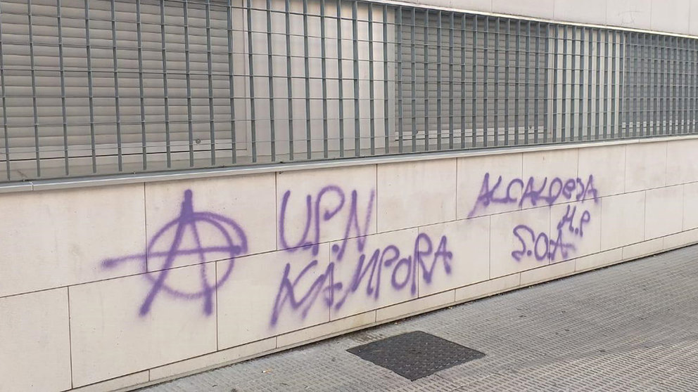 Pintadas en Burlada contra la alcaldesa y UPN. UPN