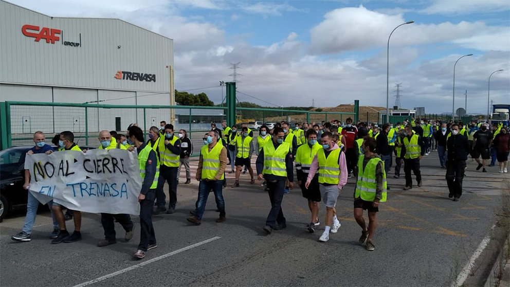 Manifestación de LAB en Castejón para impedir que Trenasa cierre su planta de Castejon dejando en la calle a 118 trabajadores