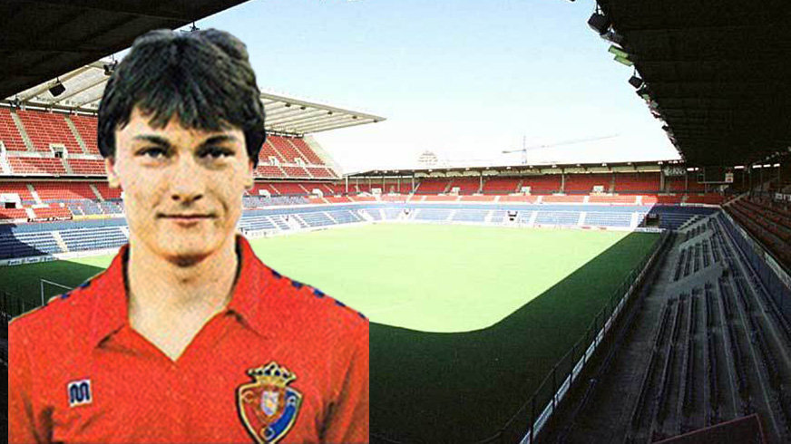 Michael Pedersen, jugador de Osasuna sobre una imagen del estadio de El Sadar
