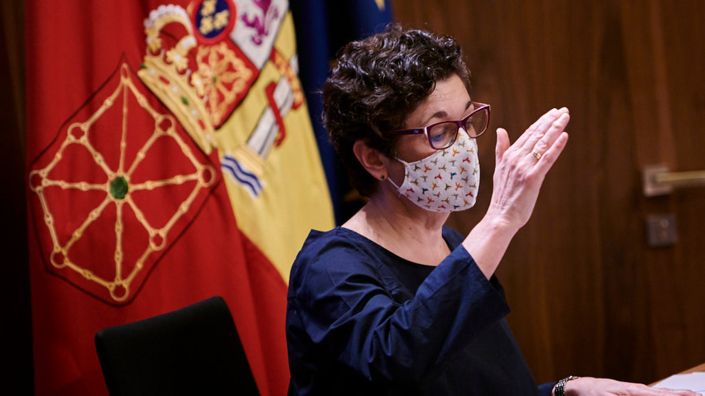 La consejera de Salud, Santos Induráin y Mª Ángeles Nuin Villanueva, directora gerente del Instituto de Salud Pública, informan sobre la evolución de la pandemia de Covid-19 en Navarra. PABLO LASAOSA