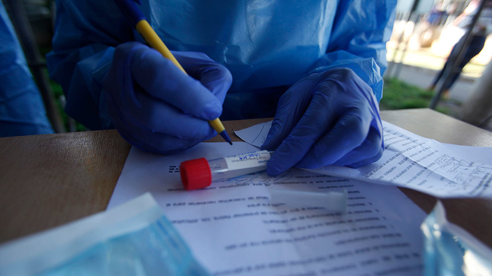 Personal médico realiza pruebas de coronavirus en Ciudad de Panamá (Panamá). EFE/ Carlos Lemos/Archivo
