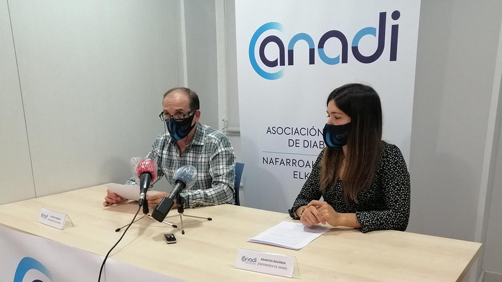 El presidente de ANADI, Juantxo Remón, junto a Arantxa Bujanda, enfermera educadora de la asociación - EUROPA PRESS