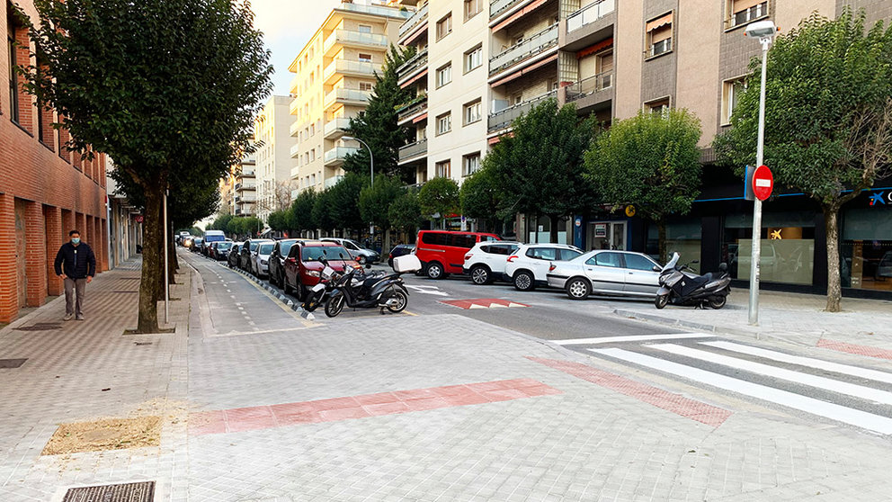 Paso de peatones en el cruce de la Calle Abejeras con la calle Erletokieta en Pamplona. Navarra.com