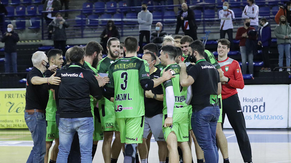 Los jugadores del Anaitasuna celebran su victoria en Logroño. @AnaitasunaBM.