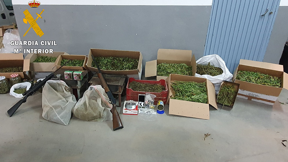 Varias cajas con marihuna halladas en una localidad de la Ribera de Navarra. GUARDIA CIVIL