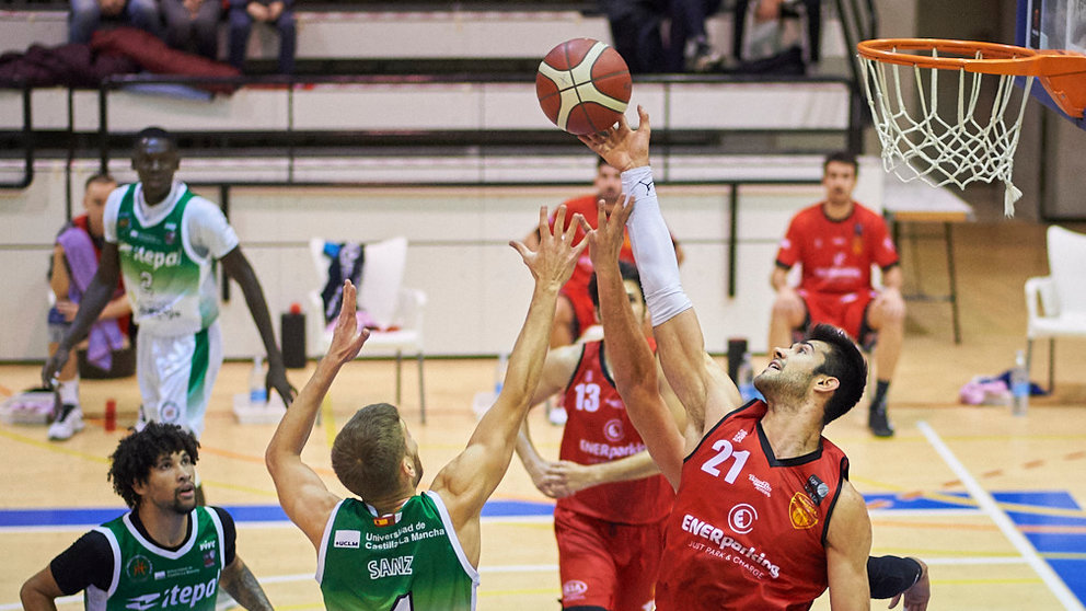 El Basket Navarra se enfrenta a La Roda Albacete en Pamplona. PABLO LASAOSA
