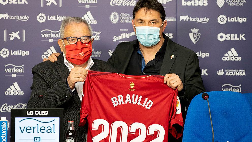 Osasuna confirma en rueda de prensa la renovación de Braulio Vázquez y ratifica a Jagoba Arrasate y su equipo (1)