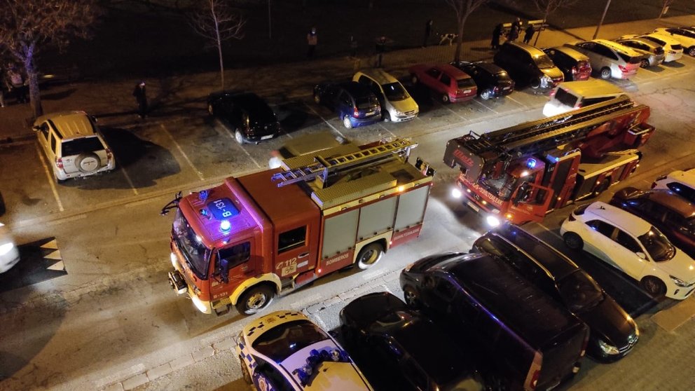 Camiones de bomberos acuden a extinguir varios incendios en Burlada. CEDIDA