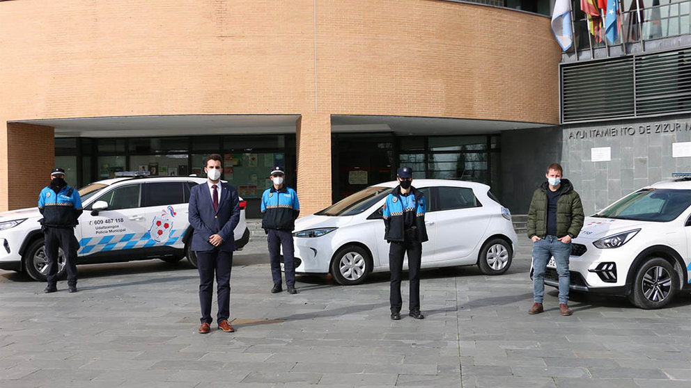 Imagen de los tres nuevos vehículos de la Policía Municipal de Zizur Mayor. AYUNTAMIENTO DE ZIZUR MAYOR