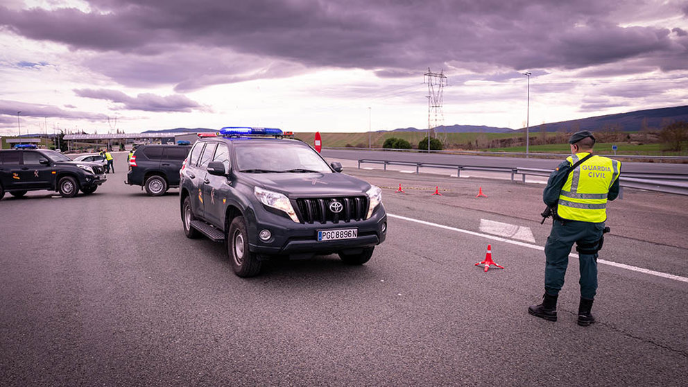 Control de tráfico de la Guardia Civil en Navarra. ARCHIVO (1)