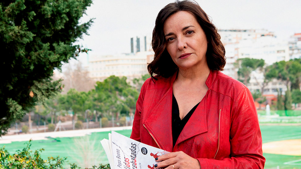 La periodista Pepa Buena posa con su primer libro "Vidas arrebatadas". EFE/Editorial Planeta