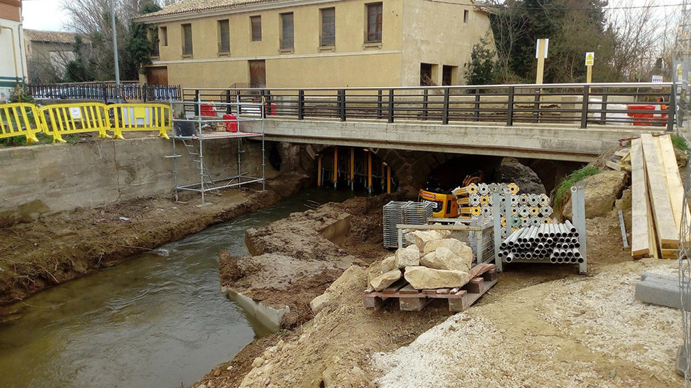 Imagen de las obras de reparación del puente de Cascante sobre el río Queiles. GOBIERNO DE NAVARRA