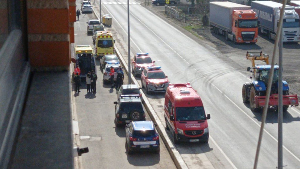 Intervención policial, de bomberos y de equipo sanitarios en Azagra tras la paliza de un hombre a su pareja. CEDIDA
