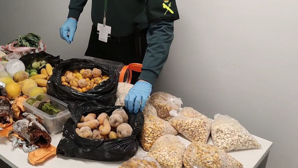 Alimentos intervenidos por la Guardia Civil en el Aeropuerto de Noáin - GUARDIA CIVIL