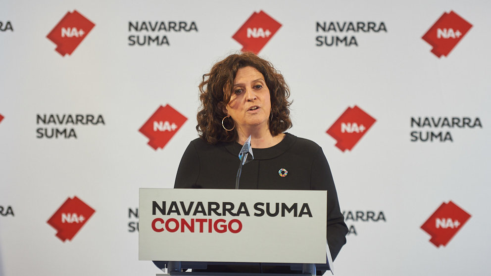 La parlamentaria de Navarra Suma, Marta Álvarez, anuncia en rueda de prensa la interposición de varias denuncias por "ocultación de información" del Gobierno de Navarra. MIGUEL OSÉS
