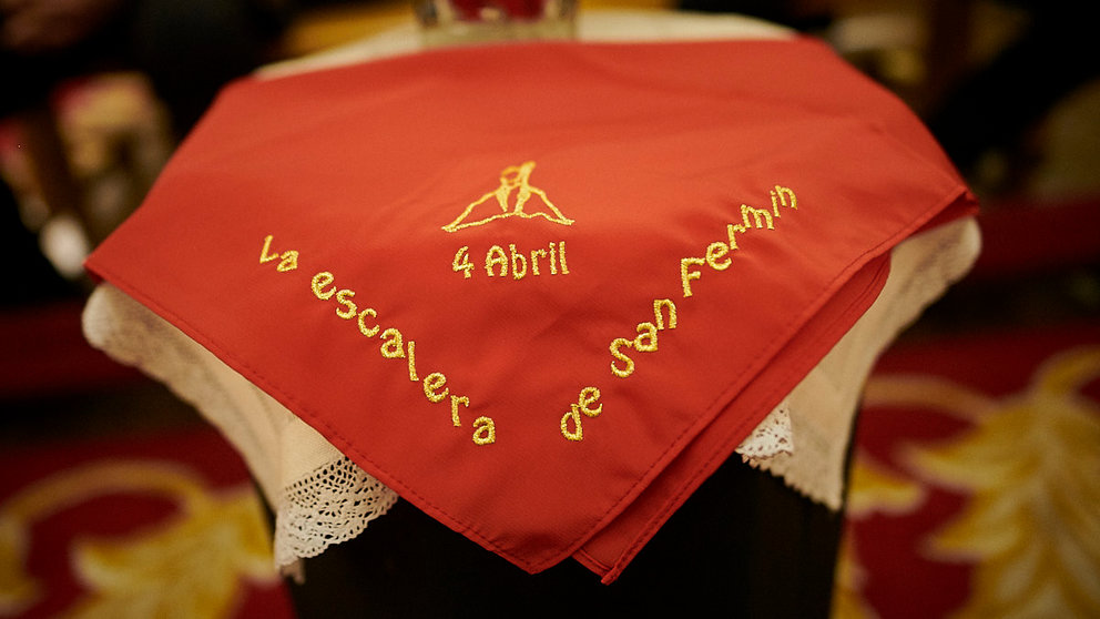 Cuarto peldaño de la tradicional Misa de la Escalera en honor a San Fermín, dedicada a los hosteleros. PABLO LASAOSA