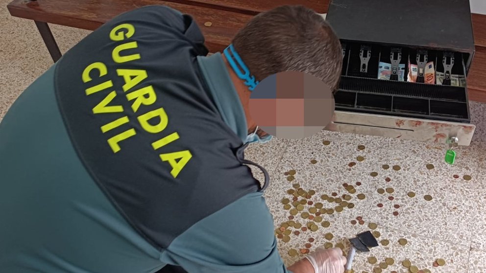 Detenido en Viana por el robo en una tienda de venta de productos relacionados con marihuana de Logroño. GUARDIA CIVIL