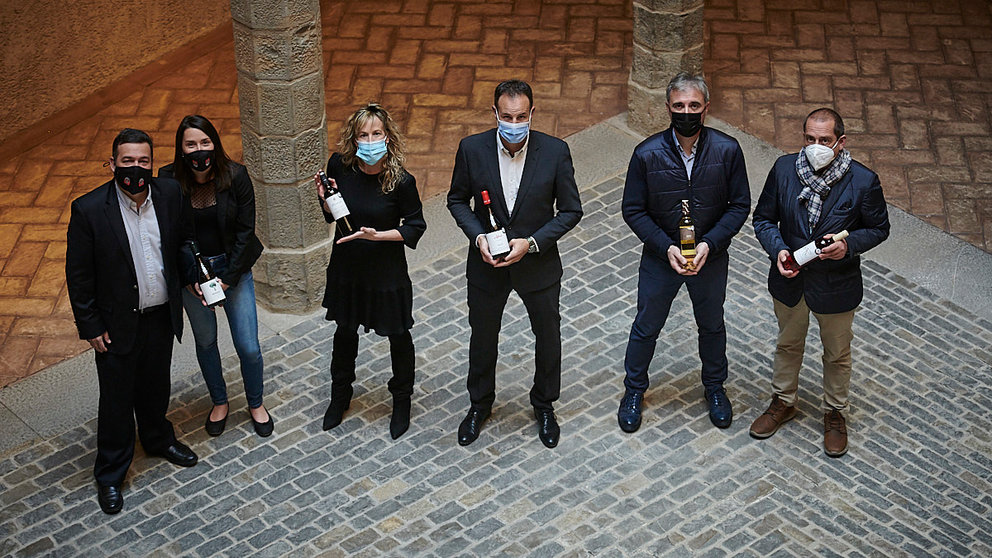 El Consejo Regulador de la DO Navarra entrega los diplomas acreditativos de la selección de vinos DO Navarra 2021. PABLO LASAOSA