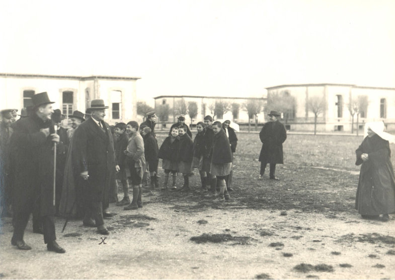 Visita del general Miguel Primo de Rivera a las instalaciones del Hospital de Barañáin durante su estancia en Pamplona. Archivo Municipal de Pamplona (José Galle).
