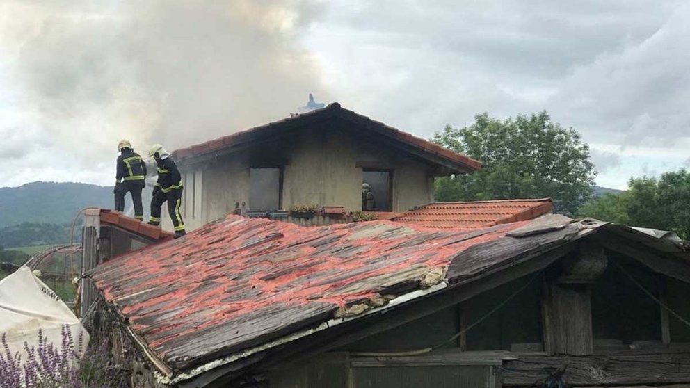 Incendio en una vivienda en Berroeta - BOMBEROS DE NAVARRA

Un incendio declarado ayer sábado ha afectado a prácticamente la totalidad de una vivienda en Berroeta (Baztan), sin que haya causado heridos.

ESPAÑA EUROPA SOCIEDAD NAVARRA
BOMBEROS DE NAVARRA