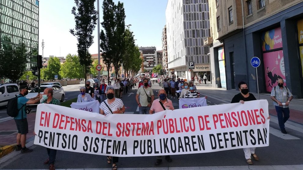 Manifestación en Pamplona en defensa del sistema público de pensiones. EUROPA PRESS