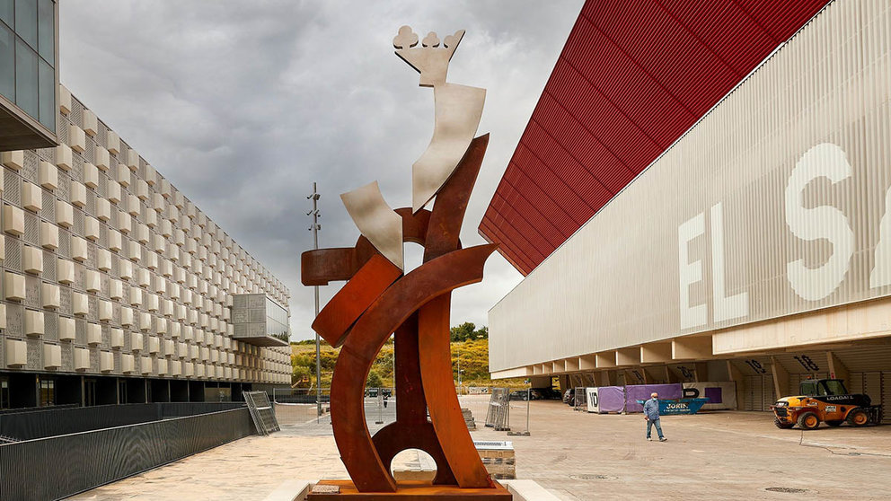 'Sentimiento', la escultura creada por Carlos Purroy con motivo del centenario de Osasuna. OSASUNA