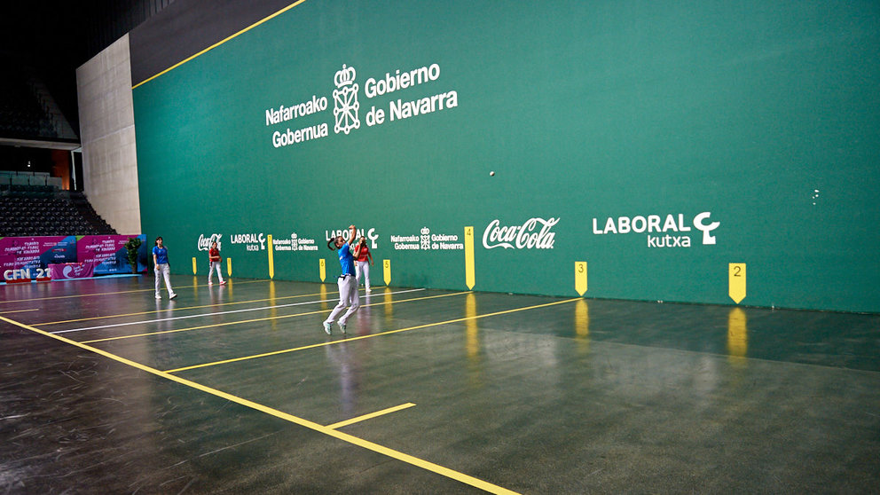 Primer Torneo Comunidad Foral de Navarra de pelota mano celebrado en el Navarra Arena. MIGUEL OSÉS