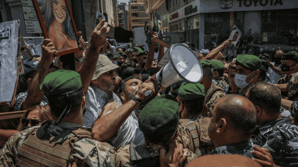 Imagen de protestas en el Líbano y actuación militar. EUROPA PRESS