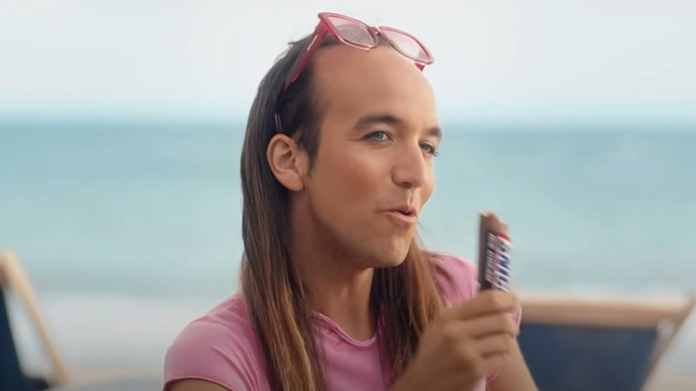 Fotograma del anuncio de Snickers en el que se ve a Aless Gibaja. YOUTUBE