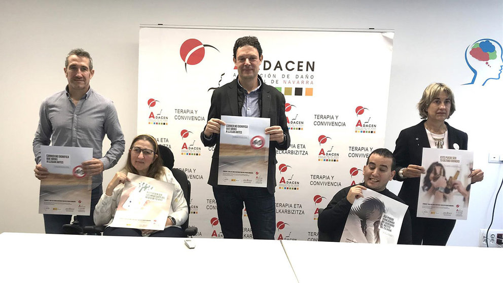 La Asociación de Daño Cerebral de Navarra han presentado este lunes una campaña de sensibilización sobre los accidentes de tráfico. ADACEN