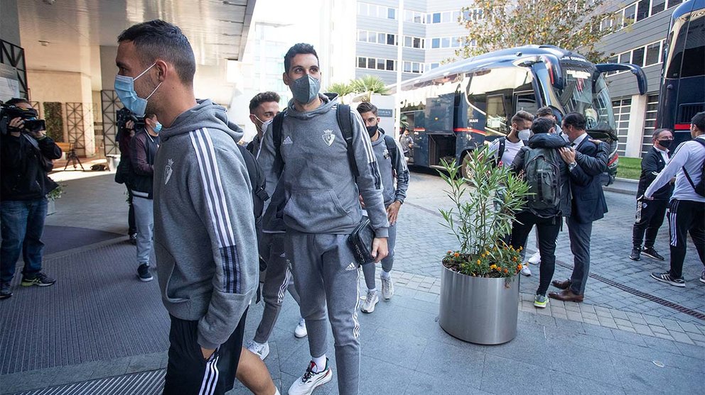 Llegada de Osasuna al hotel de concentración en Madrid. CA Osasuna.